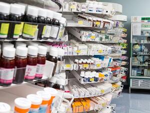 مؤسسة حمد الطبية تدعو المرضى إلى استشارة الطبيب أو الصيدلي قبل تغيير مواعيد تناول أدويتهم خلال شهر رمضان