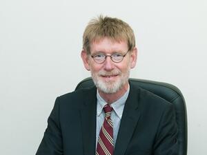 البروفيسور اليكساندر كنوث- المدير الطبي للمركز الوطني لعلاج وأبحاث السرطان