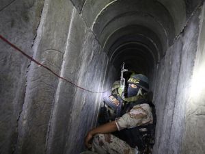 Palestinian militants squat in a tunnel during military training in southern Gaza (AFP/File Photo)	