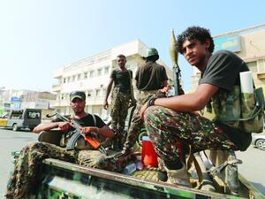  القتيل اليمني ذهب صباح اليوم إلى منطقة صرف لحل مشكلة أرض لأحد أبناء مديرية عيال سريح، إلا أن القيادي الحوثي استل منه سلاحه الشخصي وأطلق عليه النار وأرداه قتيلاً.