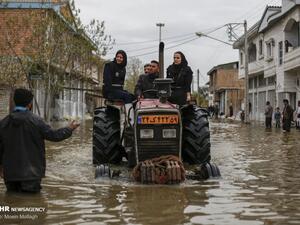 يذكر الكتاب شخصيات، بيبها خامنئي وروحاني ورئيسي، والرئيس السابق للقضاء صادق لاريجاني