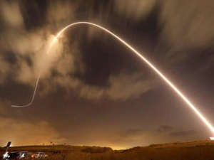 اطلقت عدة صواريخ في الساعات الماضية على مستوطنات الاحتلال الاسرائيلي اطلقت عدة صواريخ في الساعات الماضية على مستوطنات الاحتلال الاسرائيلي