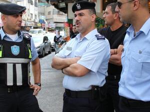 وطلب عباس خلال كلمة له أمام القمة العربية التي عقدت يوم الأحد في تونس بتوفير شبكة أمان مالية للسلطة الفلسطينية وطلب عباس خلال كلمة له أمام القمة العربية التي عقدت يوم الأحد في تونس بتوفير شبكة أمان مالية للسلطة الفلسطينية