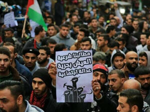 لجأت القوات الأمنية التابعة لحماس، إلى العنف لتفريق المتظاهرين
