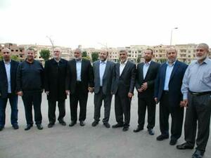 وضم الوفد إلى جانب الزهار النائب مروان أبو راس والنائب مشير المصري والنائب محمد فرج الغول وهم من قادة حركة حماس وصفها الاول 

