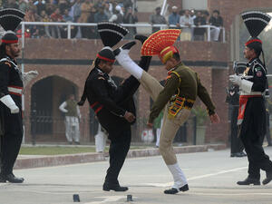 بدأ الصدام بين القومية الهندية والمسلمين خلال حكم الاستعمار البريطاني