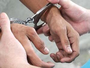 وتمكنت قوة أمنية من القبض على المتهم وبحوزته السلاح المستخدم في الواقعة، وبمواجهته أقر بارتكابها.