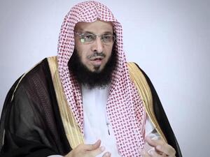 القرني في مقطع الفيديو الذي نشره على صفحته بتويتر: "من الأخطاء يقول العامة أن فلان شكله غلط