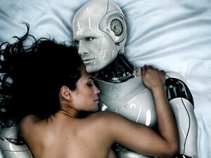 كما تبلغ تكلفة رأس الدمية (المعالج) وجسدها والتطبيق، قرابة 15 ألف دولار أمريكي