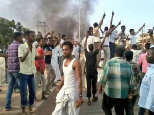 وقتل 19 شخصا على الأقل منذ بداية الاحتجاجات، بحسب السلطات السودانية، في حين قدرت منظمة العفو الدولية عدد ضحايا الاحتجاجات بـ 37 قتيلا.

