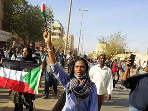 السودان: البشير يعلن عن سلسلة قرارات بينها منع التظاهر بدون إذن السلطات

