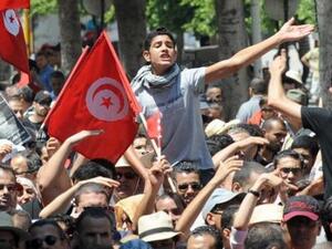 17 يوليو/ تموز 2018: الخلافات تعصف بحزب نداء تونس والسبسي يطالب باستقالة رئيس الحكومة الذي ينتمي لنفس الحزب وحزب النهضة يتمسك بالشاهد.
