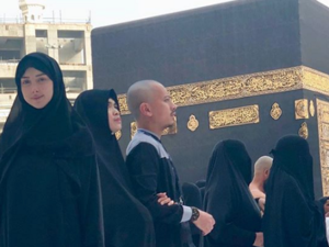 تامر حسني و بسمة يعتمران