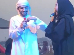 Photo for the bride Mashael and groom Khamis on stage. (Source: NEWS EMARAT - Youtube)