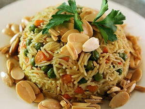 الأرز المبهر بالخضار والمكسرات