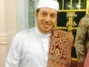 مصطفى شعبان يؤدي عمرة شهر رمضان 