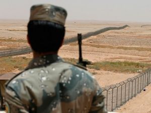 Saudi soldier monitors the border with Yemen (AFP/File Photo)