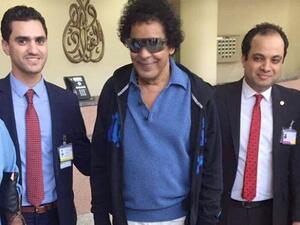 محمد منير يغادر المستشفى