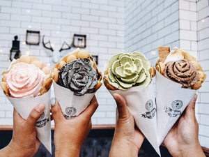 تأتي بباقة أو “بوكيه آيس كريم” يتضمن ما يقرب من 20 قطعة لذيذة بأي طعم تفضله