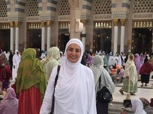 أمل رزق تؤدي فريضة الحج