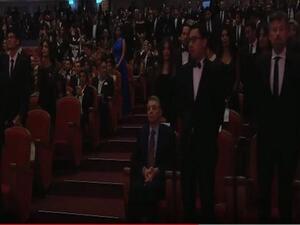 محمود حميدة يمتنع عن الوقوف تقديرا لـ(شادية) وابنته تبرر!