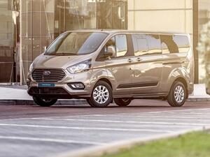 فورد تكشف عن تورنيو كاستم الجديدة المخصّصة لنقل الركاب مع تصميم خارجي جريء وفئة بريميوم فاخرة جديدة كلياً.