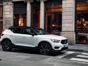 أرست XC40 معايير جديدة في فئتها، خصوصا الميزات المتعلقة بالتصميم والاتصال بالإنترنت وميزات السلامة التي تمنحها فولفو أهمية إضافية من خلال مساعيها بأن تكون واحدة من أكثر السيارات أمانا حول العالم.