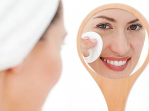 العبث بالبثور يمكن أن يؤدي إلى تفاقم مشكل حب الشباب