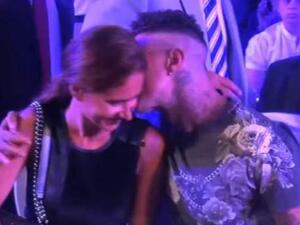 أحمد الفيشاوي يقبل نيللي كريم