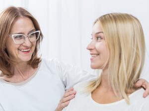 الثرثرة الركن الأساسي الذي يسمح للحماة بالتدخل بحياتكما الزوجية

