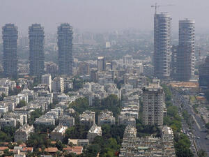 A picture shows a general view of the skyline of the Israeli city of Tel Aviv (AFP/File Photo)	