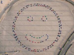 143 cars were used to form the smiley face (Twitter/Dubai Police)