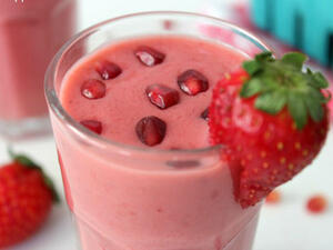 سموثي الفراولة والرمان