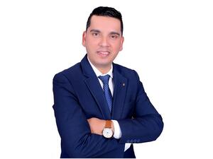 دينيش تيوراي, مدير المأكولات والمشروبات