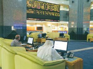 مستثمرون في سوق أبوظبي المالي 