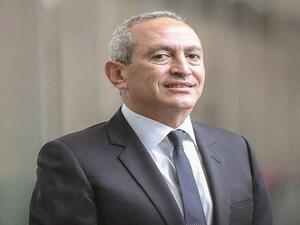 الملياردير المصري ناصف ساويرس يتصدر القائمة بثروة صافية تقدر بـ 6.6 مليار دولار.