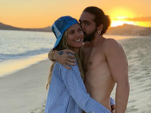 Sunset couple: Heidi Klum shared a new photo with her beau Tom Kaulitz sharing a gorgeous sunset together on Wednesday (Source: Heidi Klum - Instagram)