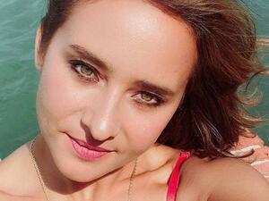 نيللي كريم تحتفل يعيد ميلادها نيللي كريم تحتفل يعيد ميلادها