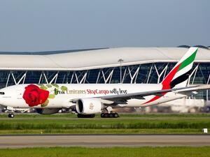 روزي تحط في مطار شانغهاي بودونغ الدولي احتفالاً بـعيد الحب الصيني