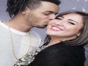 مي كساب تفتح النار على منتقدي زوجها