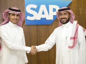 أحمد الفيفي، نائب أول للرئيس ومدير عام إس إيه بي في شمال منطقة الشرق الأوسط، وخالد الصالح، الرئيس التنفيذي لشركة إس إيه بي في المملكة العربية السعودية