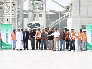 تعتبر شركة عبر وقامت شركة الإمارات للسیارات بتسلیم أسطول الشاحنات الثقیلة الجدیدة إلى الشركة التي تتخذ من العاصمة أبوظبي مركزاً الخلیج للخرسانة الجاھزة واحدة من أكبر شركات الخرسانة الجاھزة في الإمارات والمنطقة.