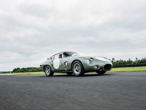 تعتبر سيارة DP215 النسخة الوحيدة والأكثر أهمية التي طورّها قسم Aston Martin Works.