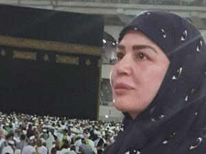 الهام شاهين تهدي والدتها المتوفية عمرة