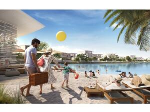 افتتحت أولى بحيرات "كريستال لاغون" في عام 2006 ضمن منتجع "سان ألفونسو دل مار" في تشيلي، وتعمل الشركة حالياً على 600 مشروع في 60 بلداً حول العالم بمراحل متفاوتة بين التطوير والتفاوض.