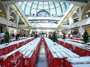 ستتوافر القطعة الكاملة (60 سم) من الكعكة مقابل 100 درهم، ويمكن شراء شريحة واحدة منها مقابل خمسة دراهم