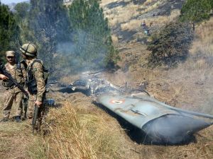 Pakistani soldiers stand next to what Islamabad says is the wreckage of an Indian fighter jet shot down in Pakistan- controlled Kashmir. (AFP/ File)