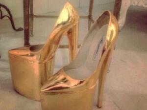 تعرف على النجمة صاحبة الحذاء المصنوع من الذهب الخالص!