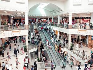 تنطلق التخفيضات الضخمة من 12:00 ظهراً الى 12:00 ليلاً يوم الثلاثاء 26 ديسمبر