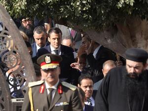 French President Emmanuel Macron visits the Coptic Church headquarters in Cairo on January 29, 2019. 
Ludovic MARIN / AFP
